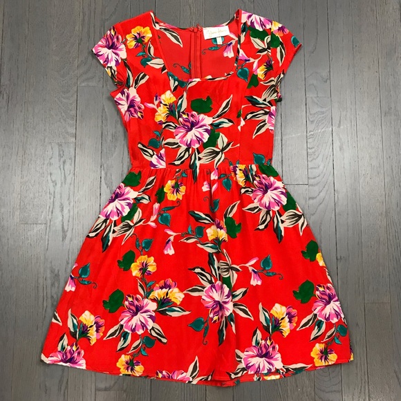 Yumi Kim Dresses & Skirts - Yumi Kim Red Floral Silk Cap Sleeve Short Dress